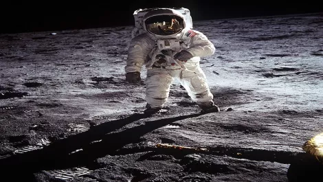 Buzz Aldrin touches down for telco conference